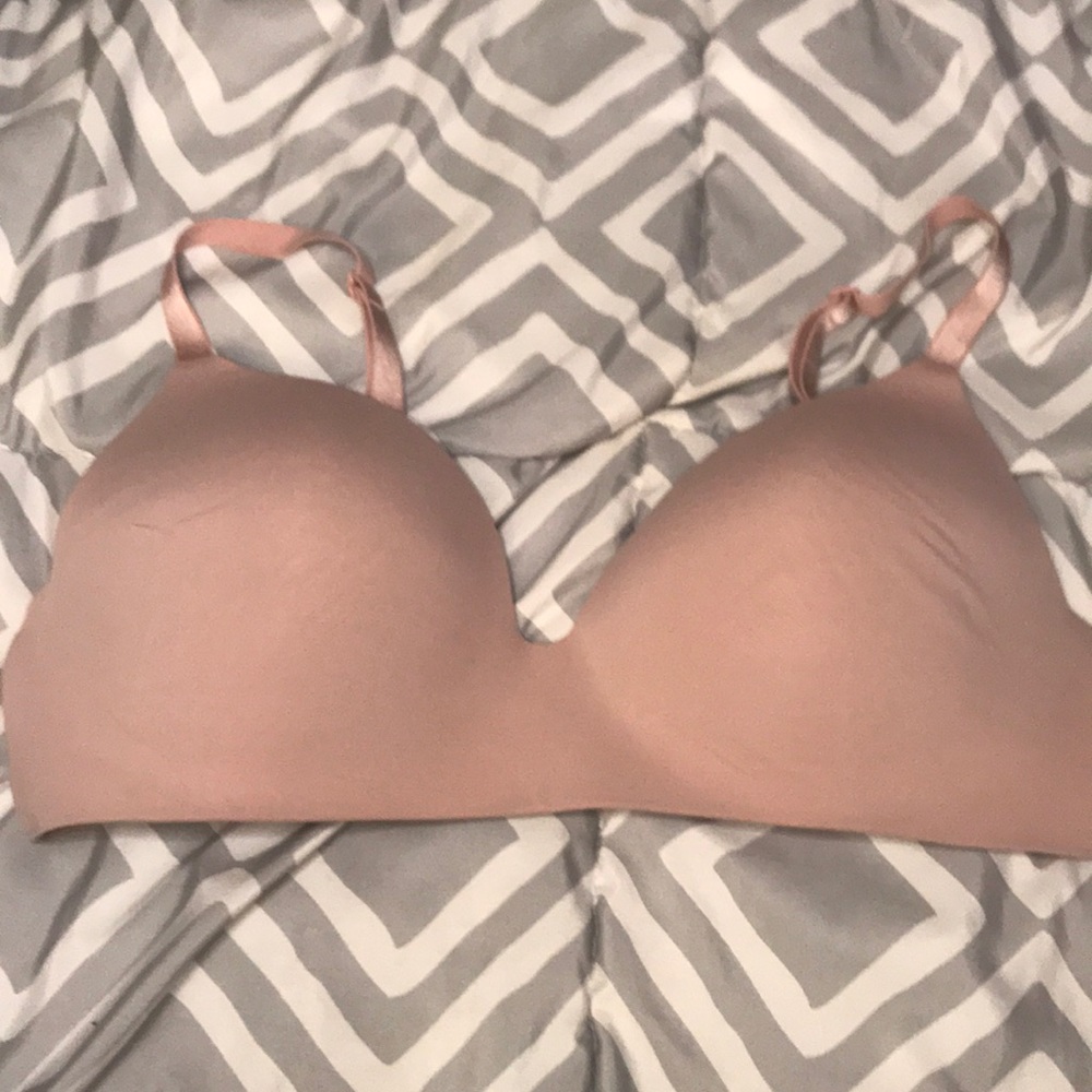 Victoria’s Secret t-shirt lightly lined bra